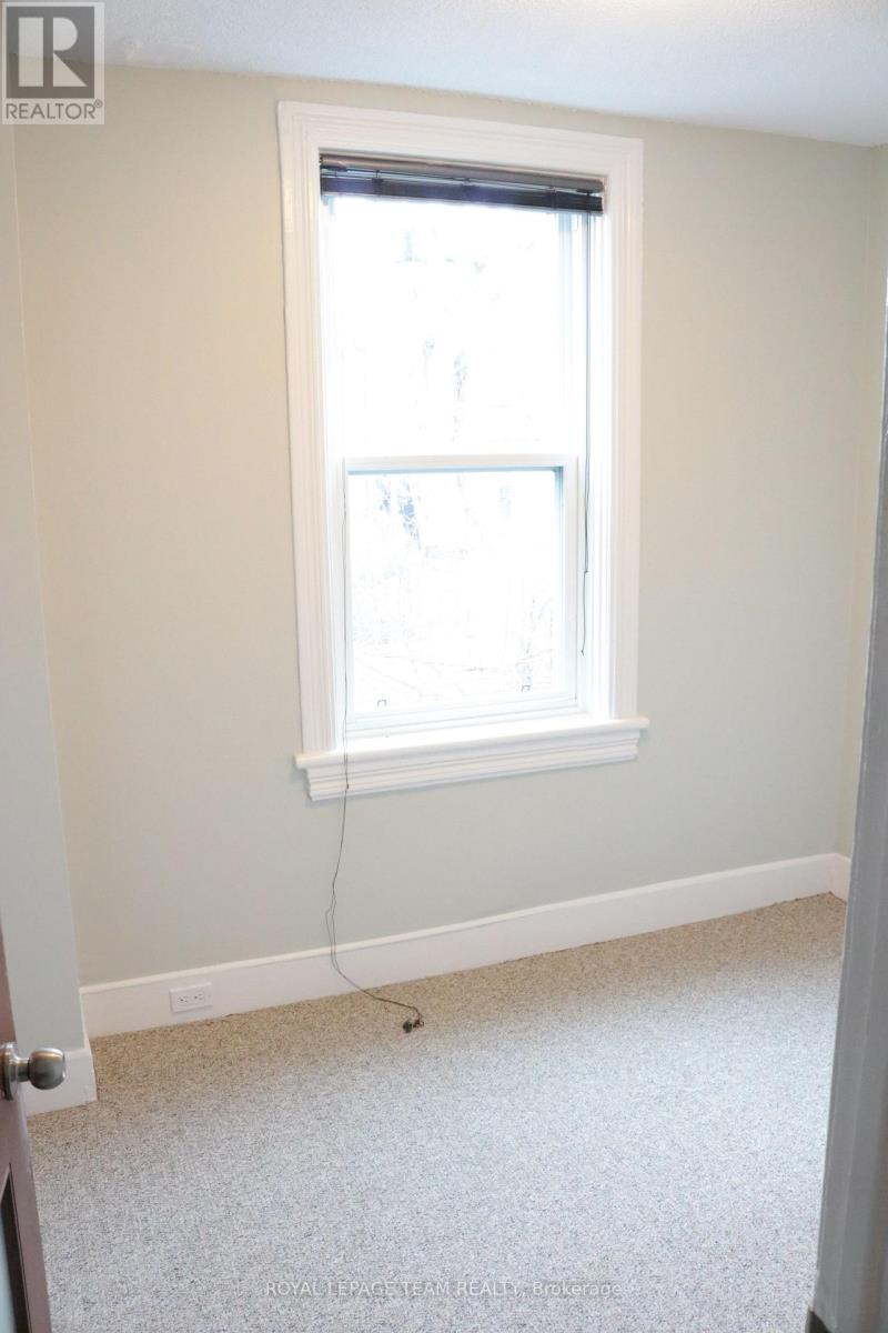 3 Bed, 1 Bath House for Rent in Ottawa – 35 IVY CRESCENT, Ottawa – MLS# X13477120 - Image 11