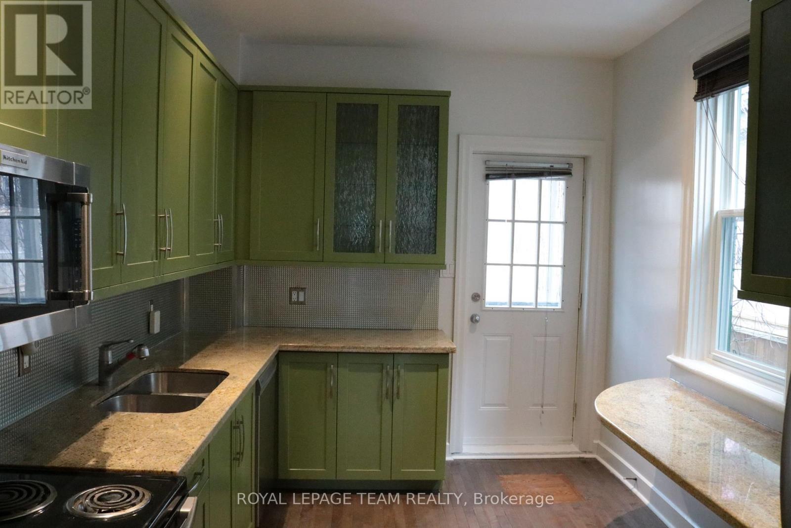 3 Bed, 1 Bath House for Rent in Ottawa – 35 IVY CRESCENT, Ottawa – MLS# X13477120 - Image 9