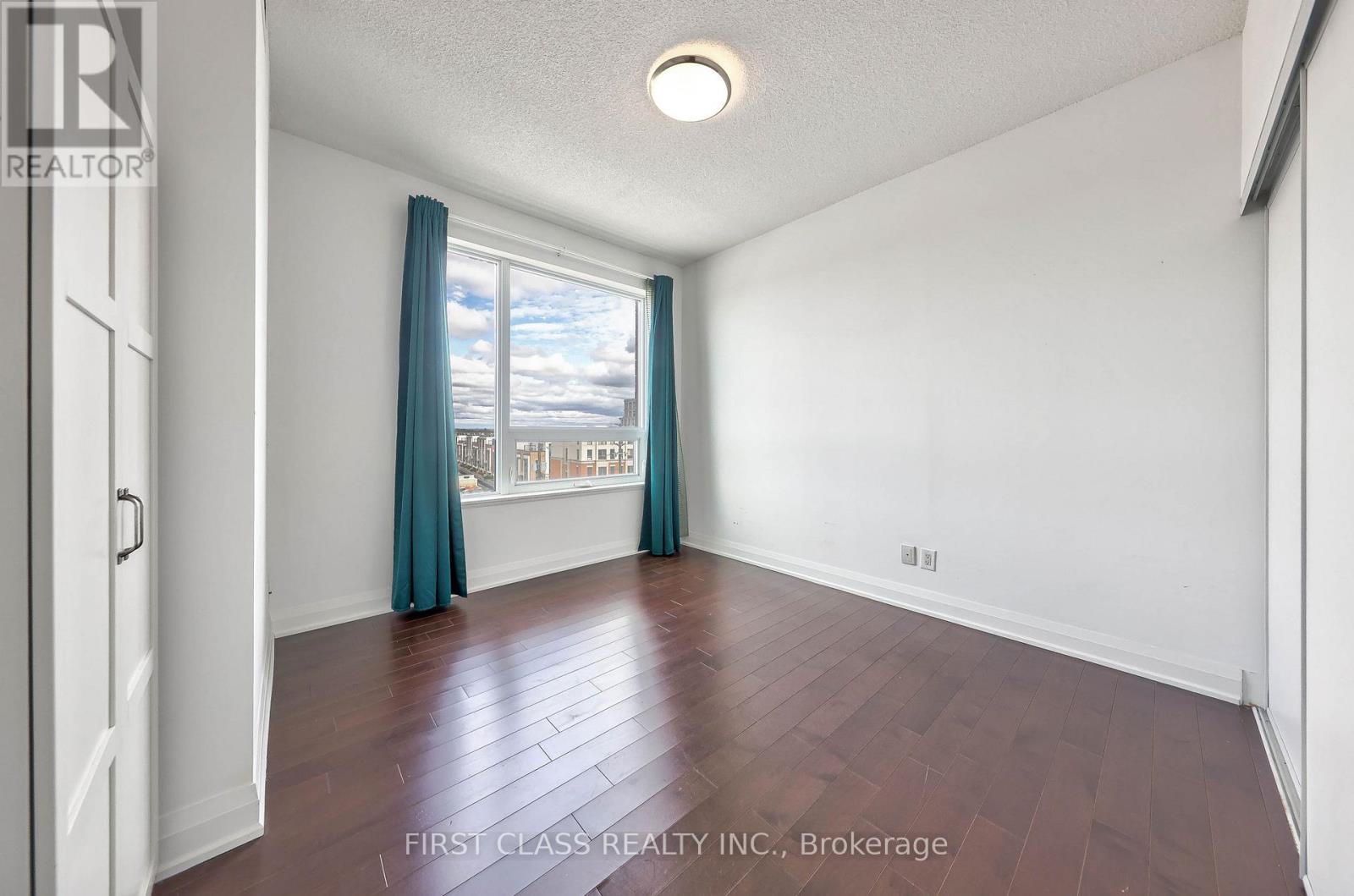 #610 28 UPTOWN DRIVE - 11
