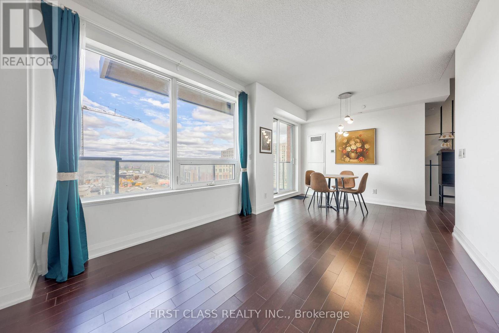 #610 28 UPTOWN DRIVE - 16