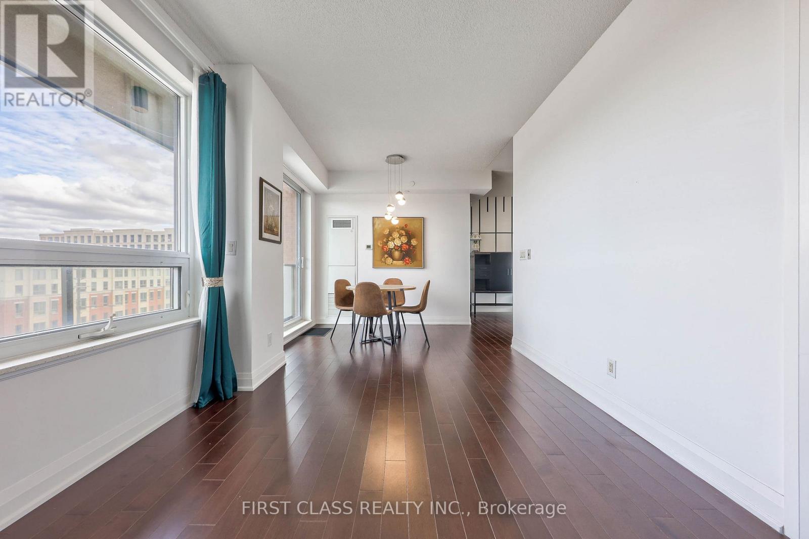#610 28 UPTOWN DRIVE - 19