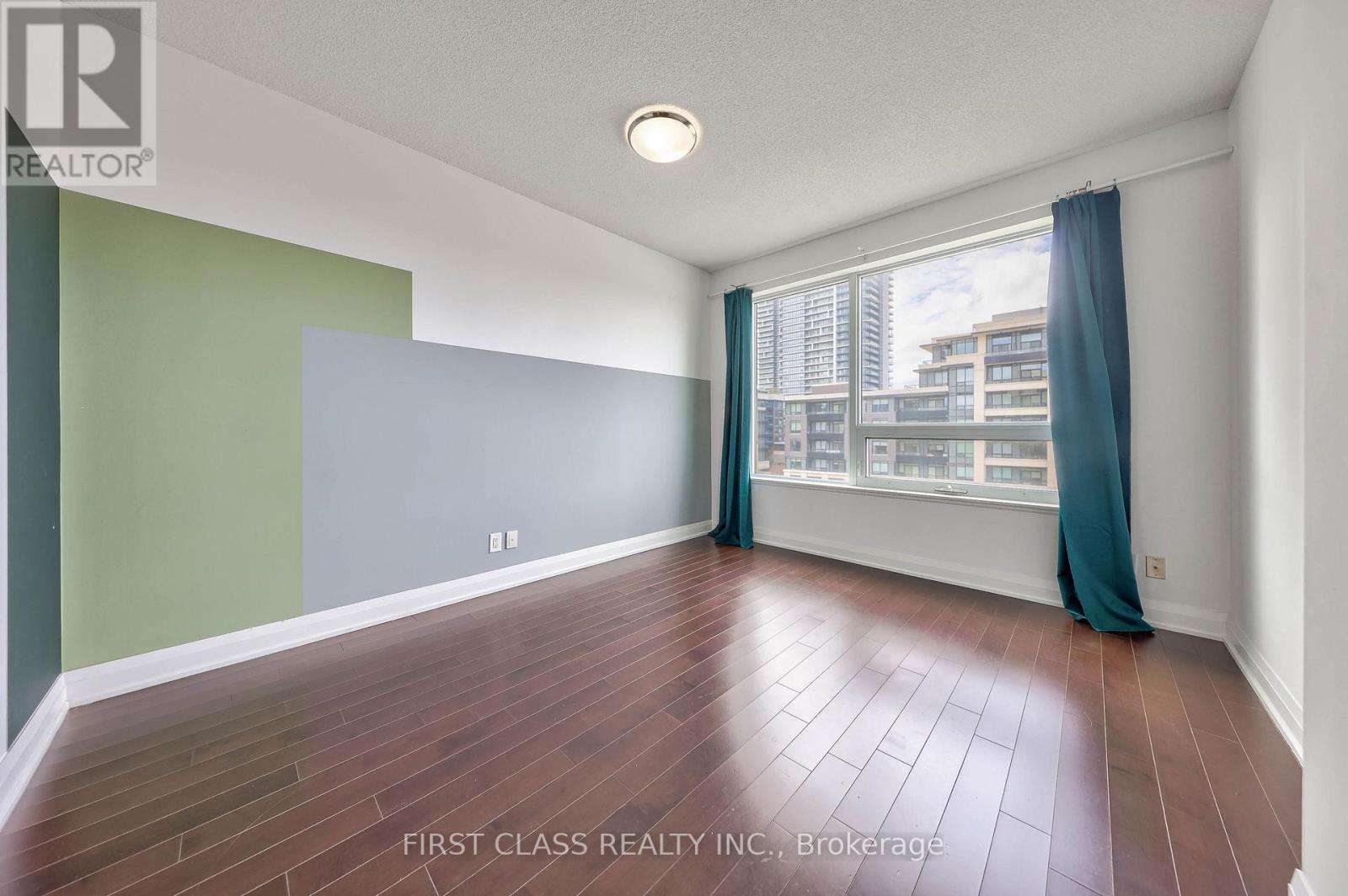 #610 28 UPTOWN DRIVE - 20