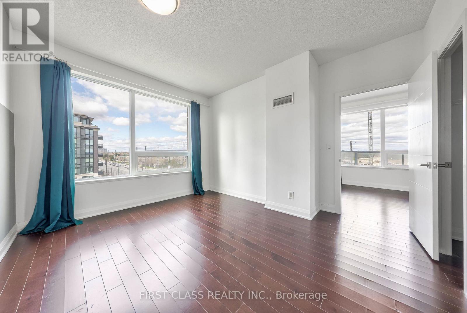 #610 28 UPTOWN DRIVE - 21