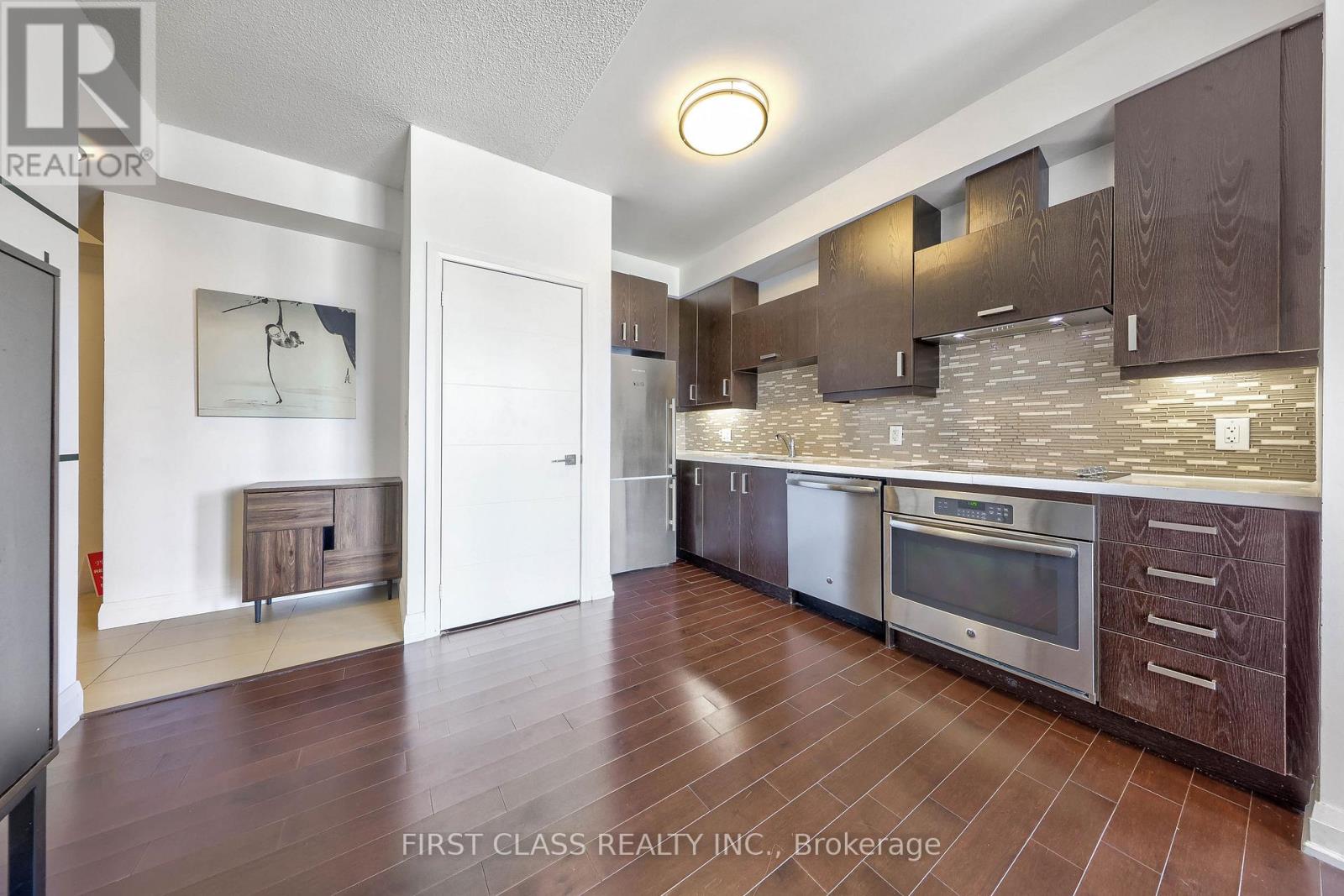 #610 28 UPTOWN DRIVE - 7