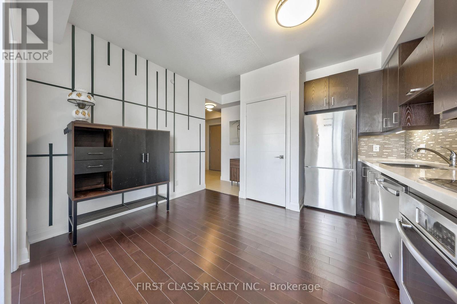 #610 28 UPTOWN DRIVE - 9