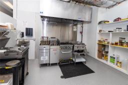 934 Rosser Avenue, Brandon, MB R7A0L4 Photo 11
