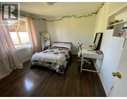 Eat in kitchen - 422 Arena Avenue, Trochu, AB T0M2C0 Photo 6