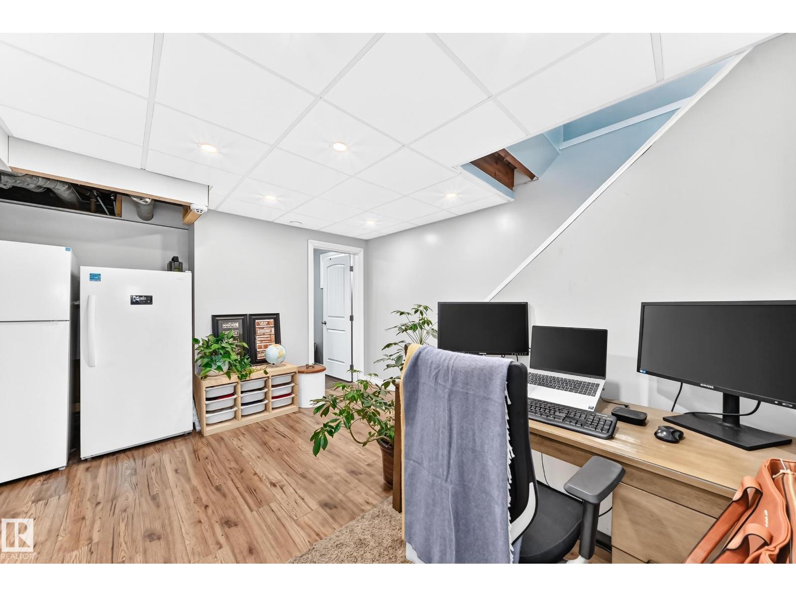 8751 155 ST NW — photo 39