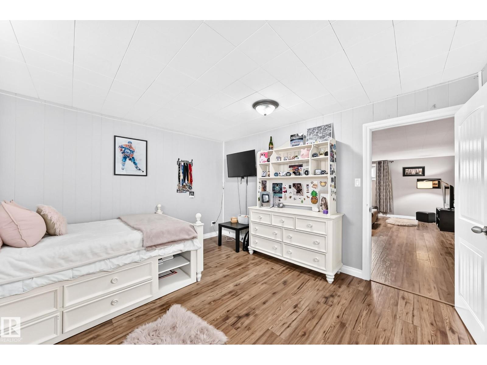 8751 155 ST NW — photo 37