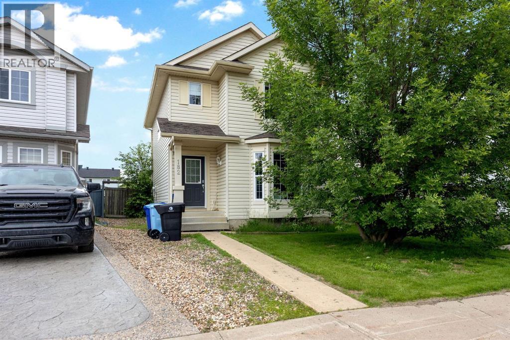 182 Mcdougall Crescent - 1