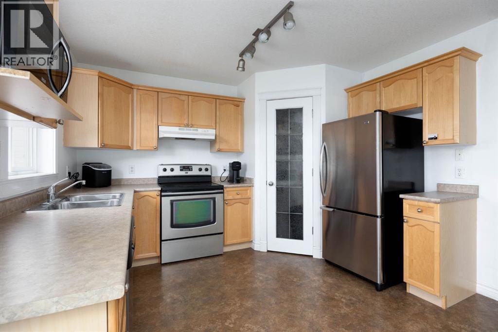 182 Mcdougall Crescent - 3
