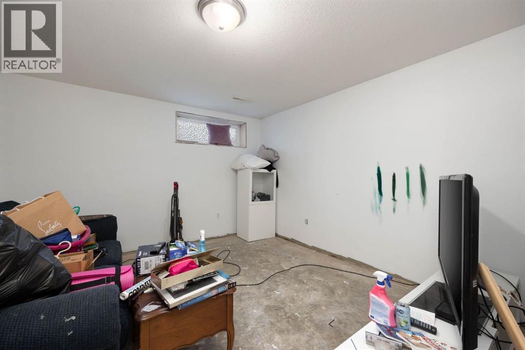 182 Mcdougall Crescent - 18