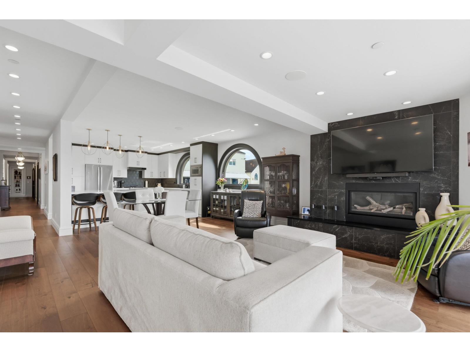 101 15219 ROYAL AVENUE, White Rock