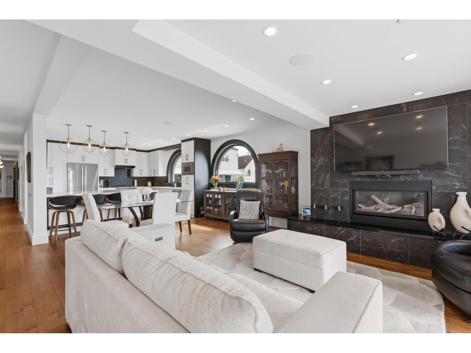 101 15219 ROYAL AVENUE, White Rock