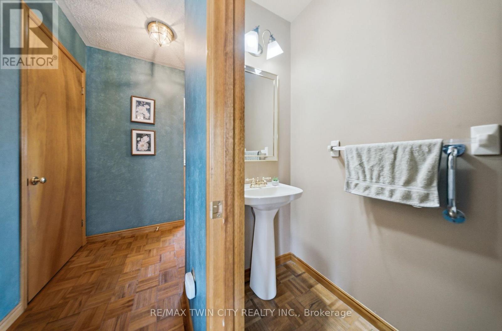 4-bedroom home for sale at 22 COLONIAL CRESCENT, Brantford ON · photo 25 of 40