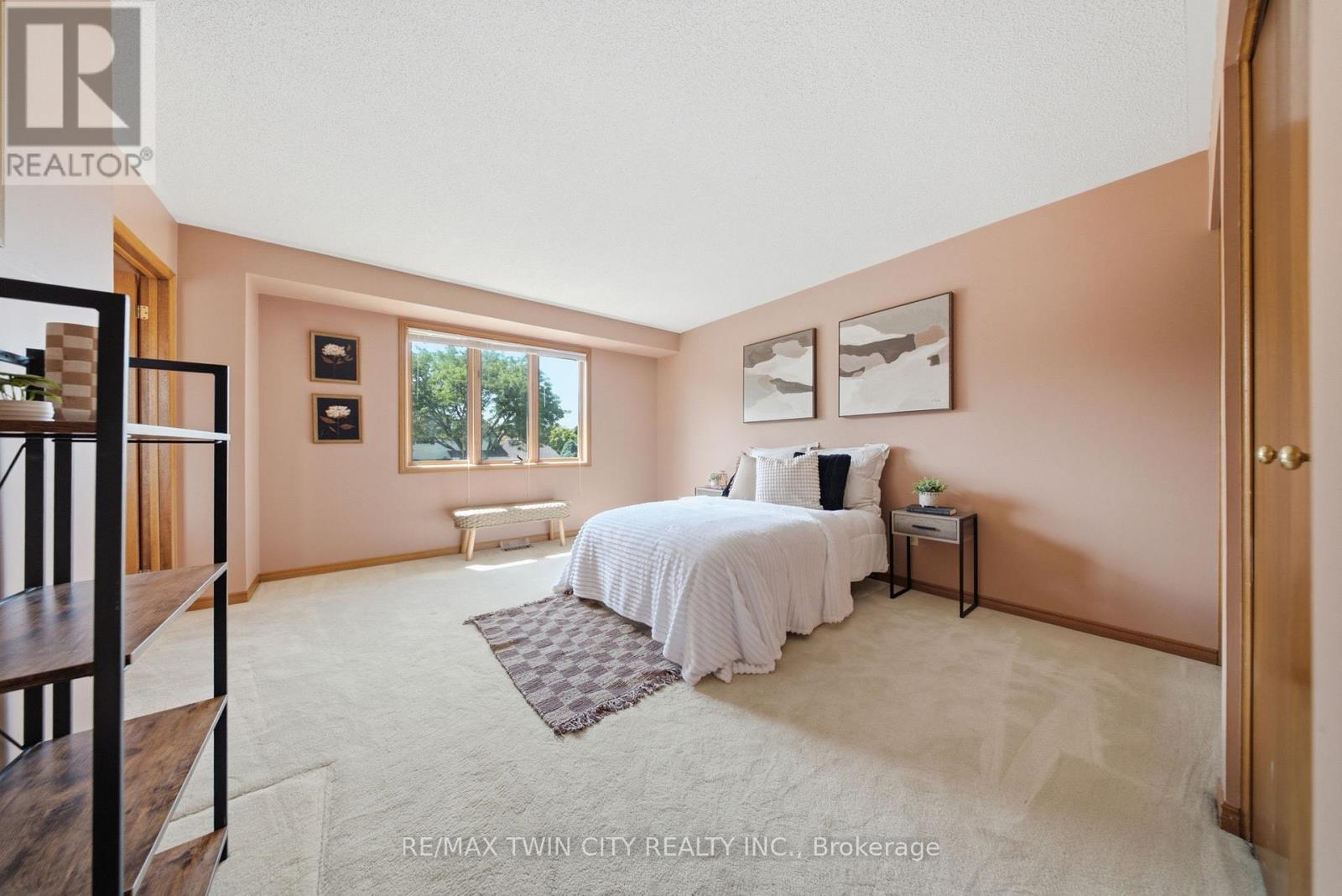 4-bedroom home for sale at 22 COLONIAL CRESCENT, Brantford ON · photo 27 of 40