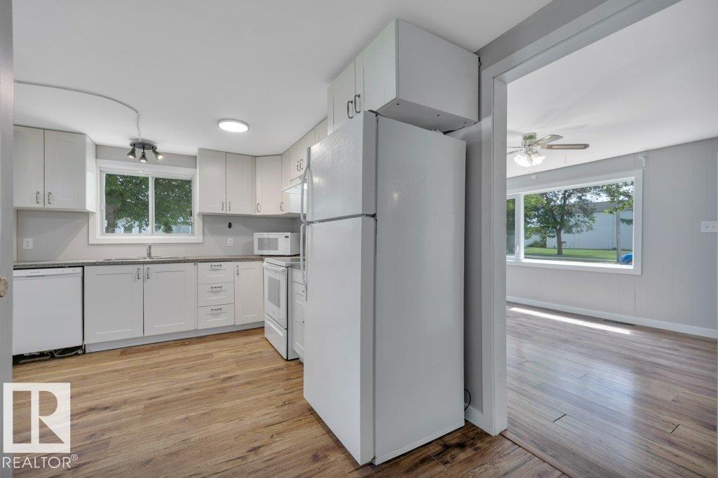 4712 47 AV — photo 11