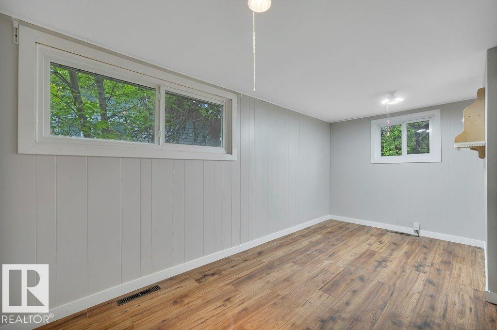4712 47 AV — photo 17