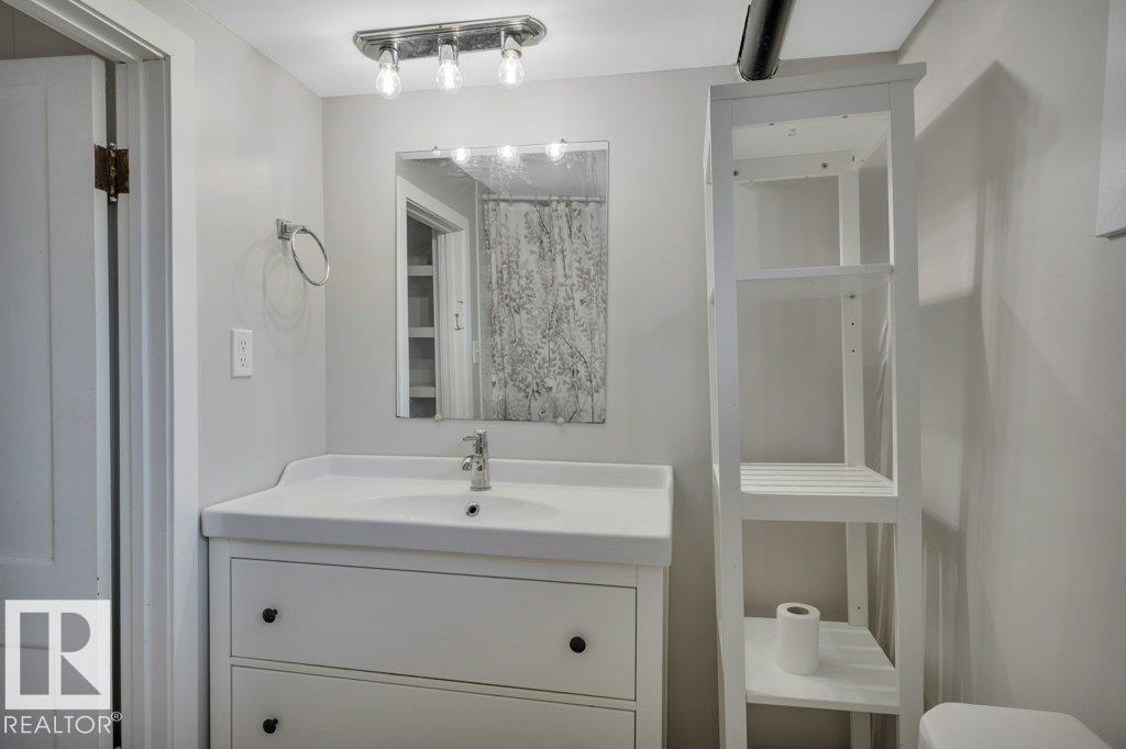 4712 47 AV — photo 24
