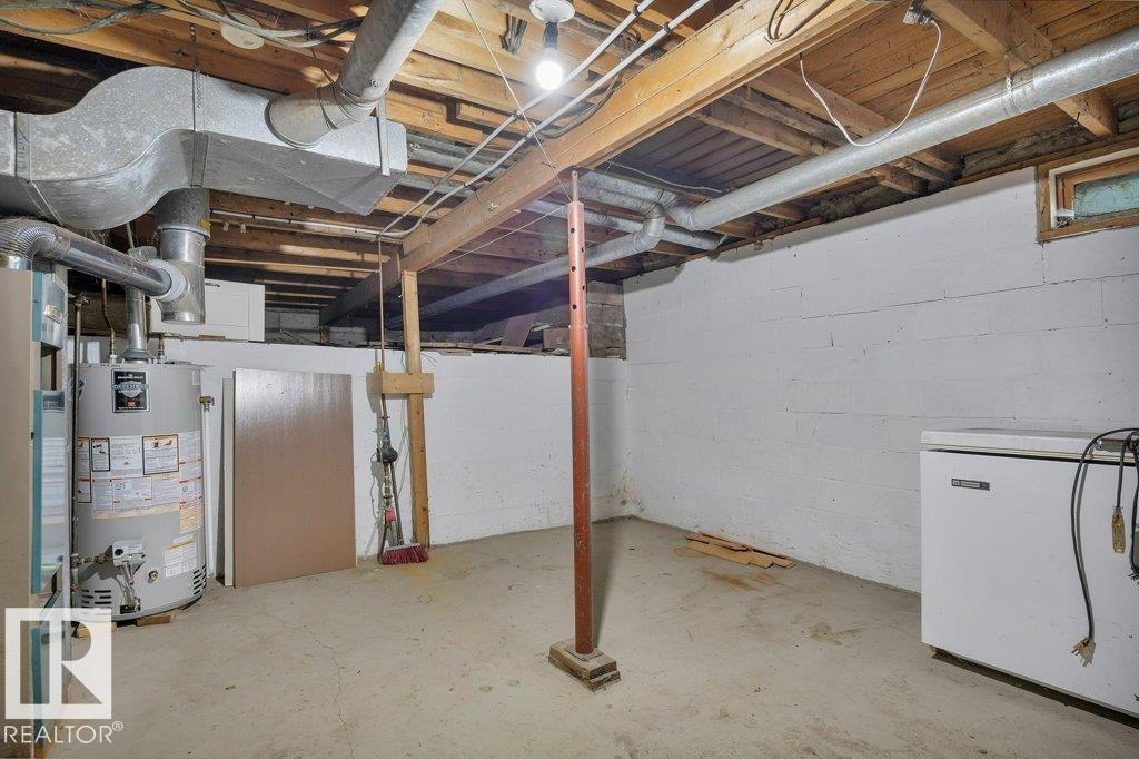 4712 47 AV — photo 32