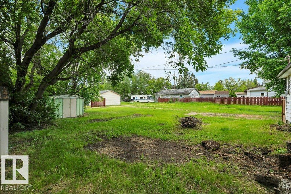 4712 47 AV — photo 39