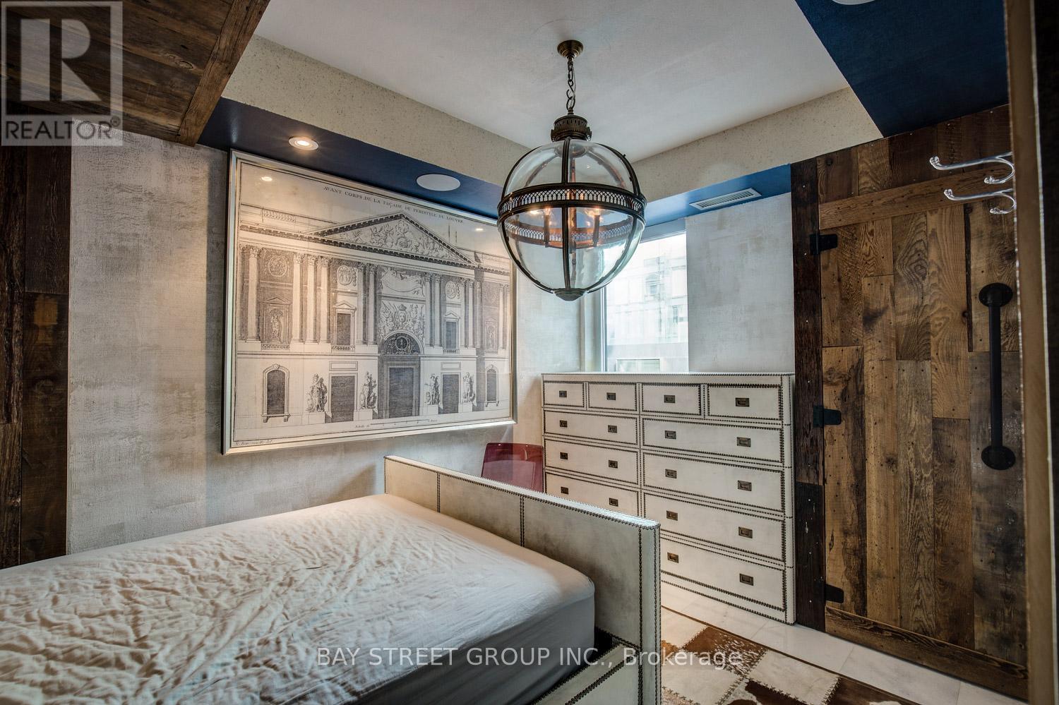 #301 68 YORKVILLE AVENUE - 12