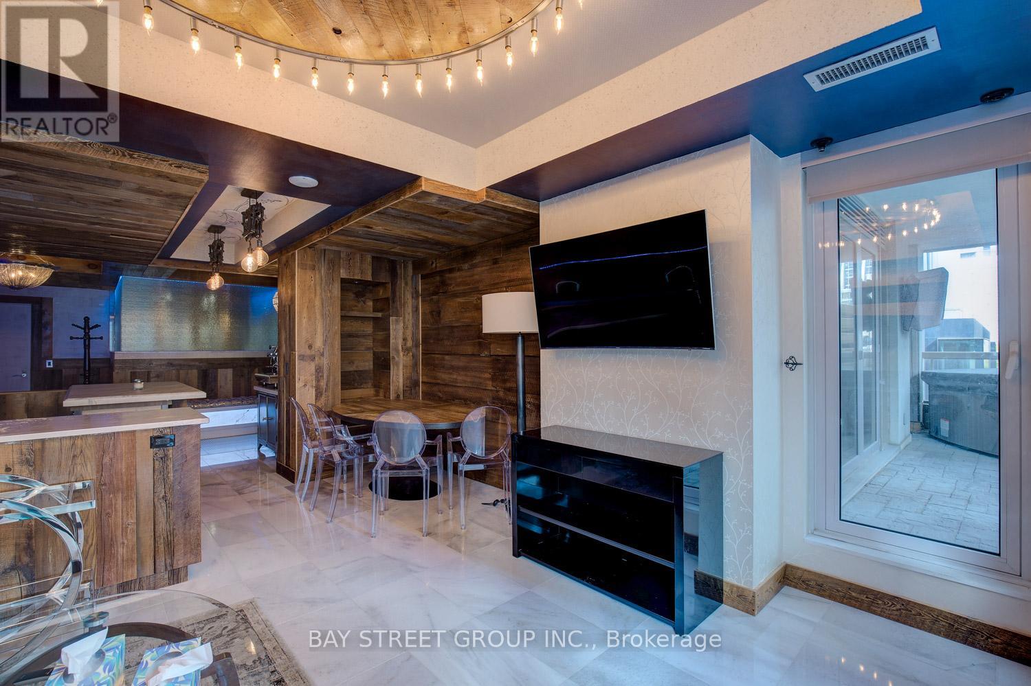 #301 68 YORKVILLE AVENUE - 3