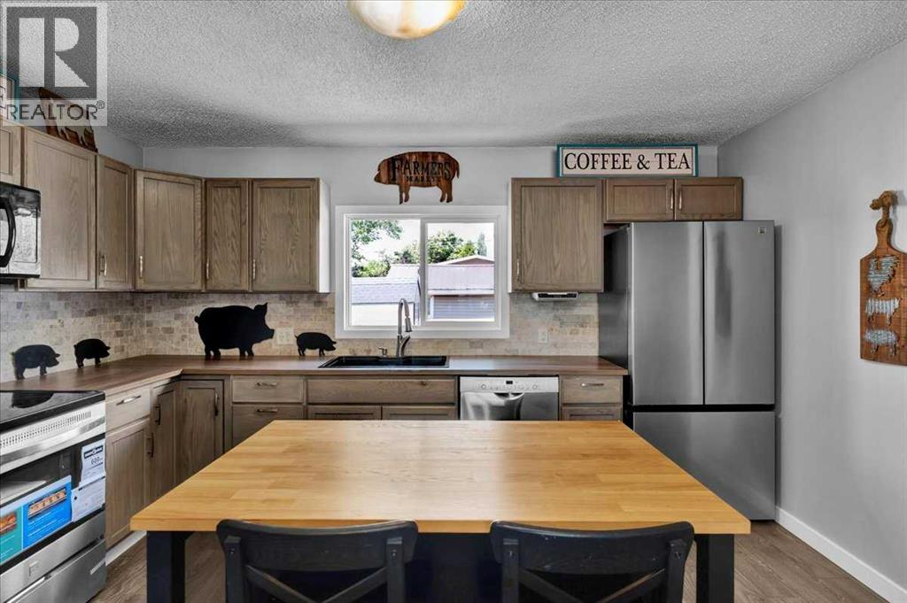 401 15 Street E - 23