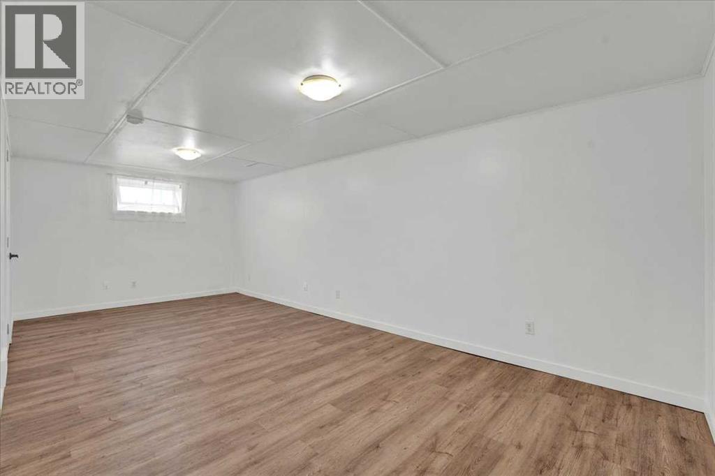 401 15 Street E - 29