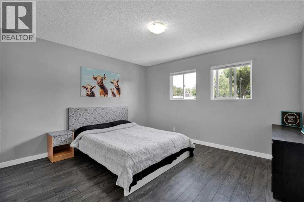 401 15 Street E - 18