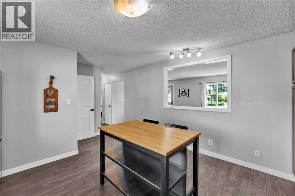 401 15 Street E - 27