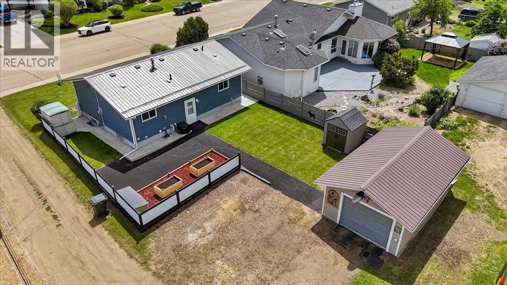 401 15 Street E - 4