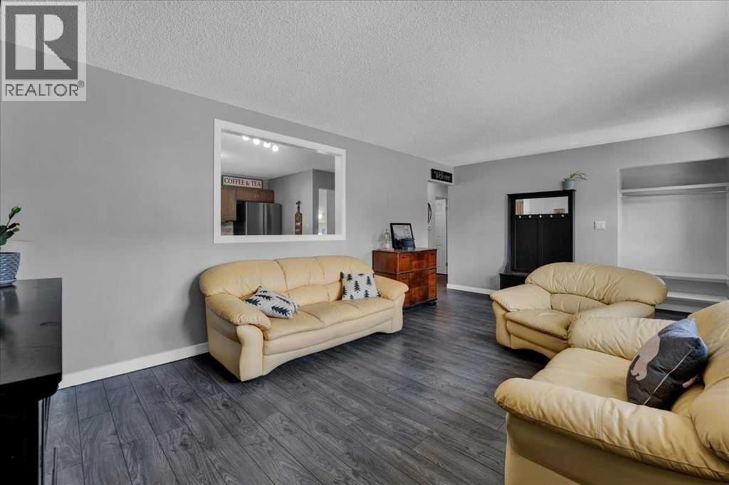 401 15 Street E - 13