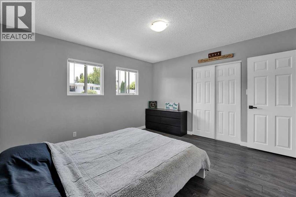 401 15 Street E - 19