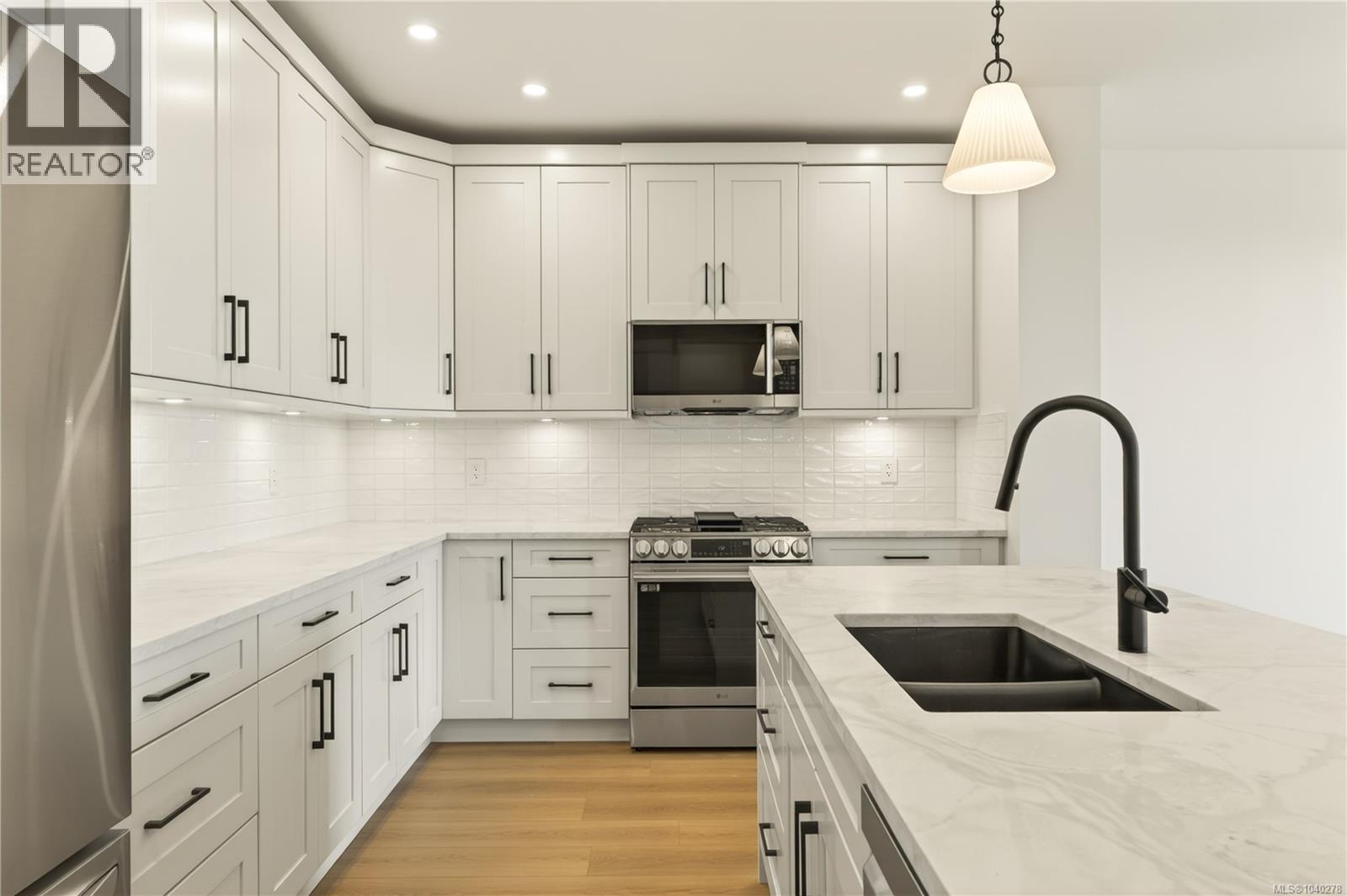 #102 2302 Arbot Rd - 16