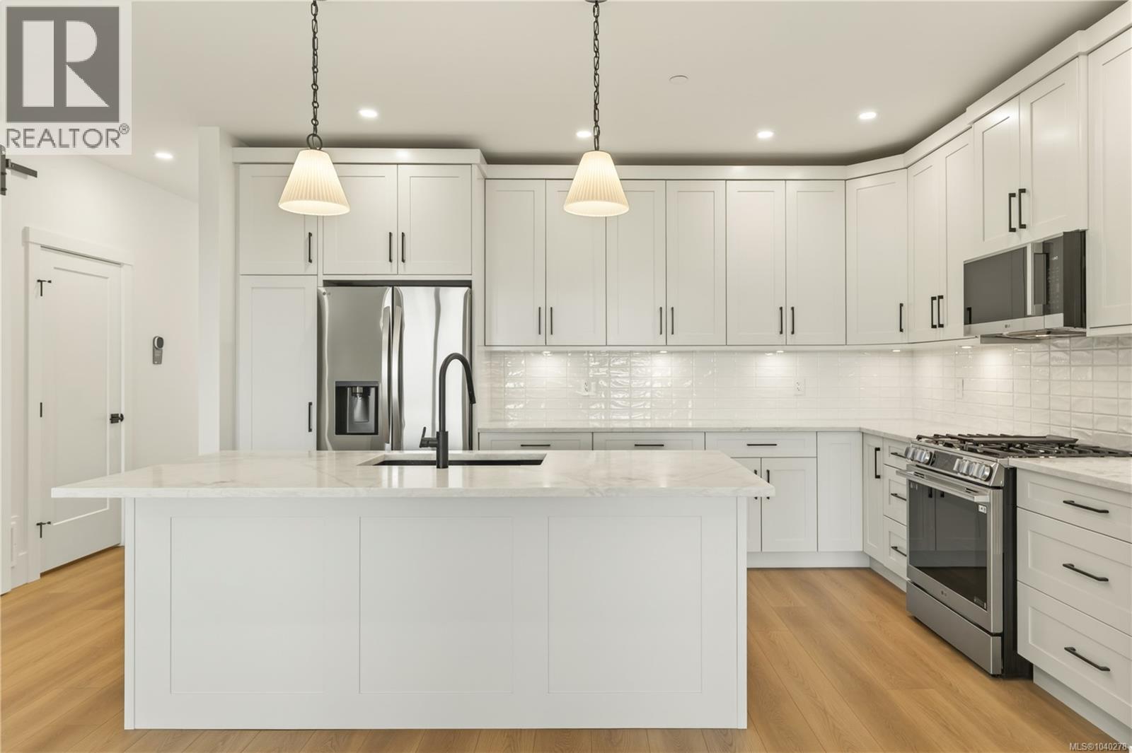 #102 2302 Arbot Rd - 6