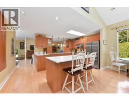 770 Hill Rise Lane, Saanich, BC V8Y3K2 Photo 13
