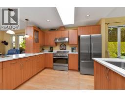 770 Hill Rise Lane, Saanich, BC V8Y3K2 Photo 17