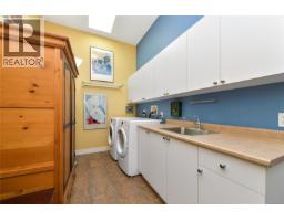 770 Hill Rise Lane, Saanich, BC V8Y3K2 Photo 50