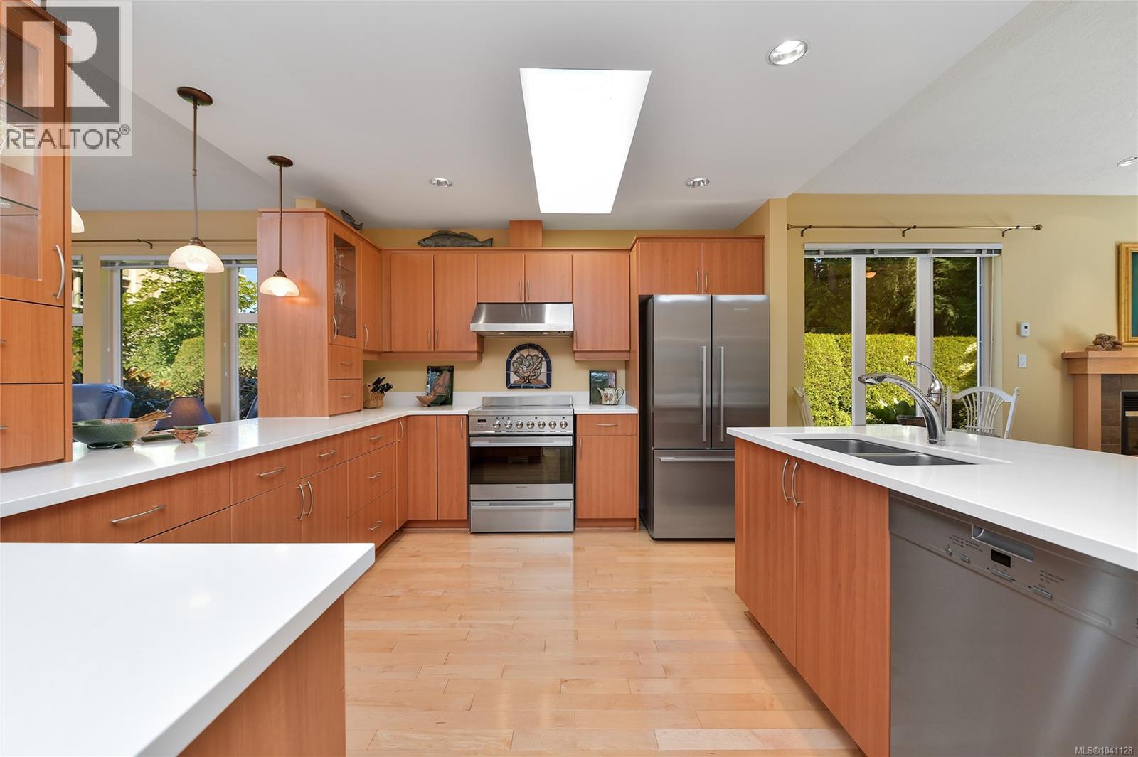  770 Hill Rise Lane, Saanich