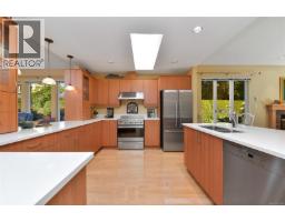 770 Hill Rise Lane, Saanich, BC V8Y3K2 Photo 14