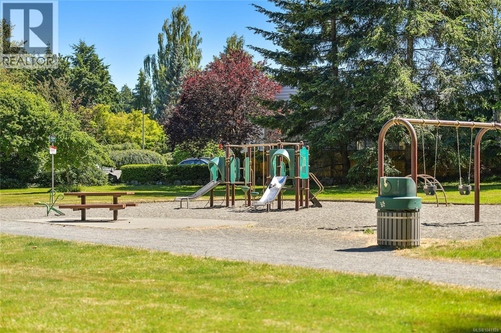  770 Hill Rise Lane, Saanich