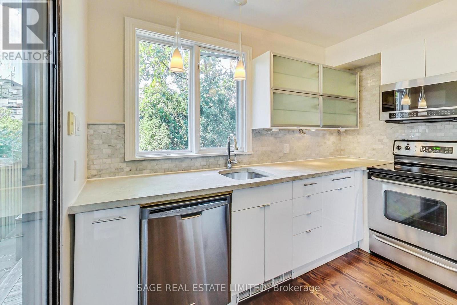 46 ALBERTA AVENUE - 10