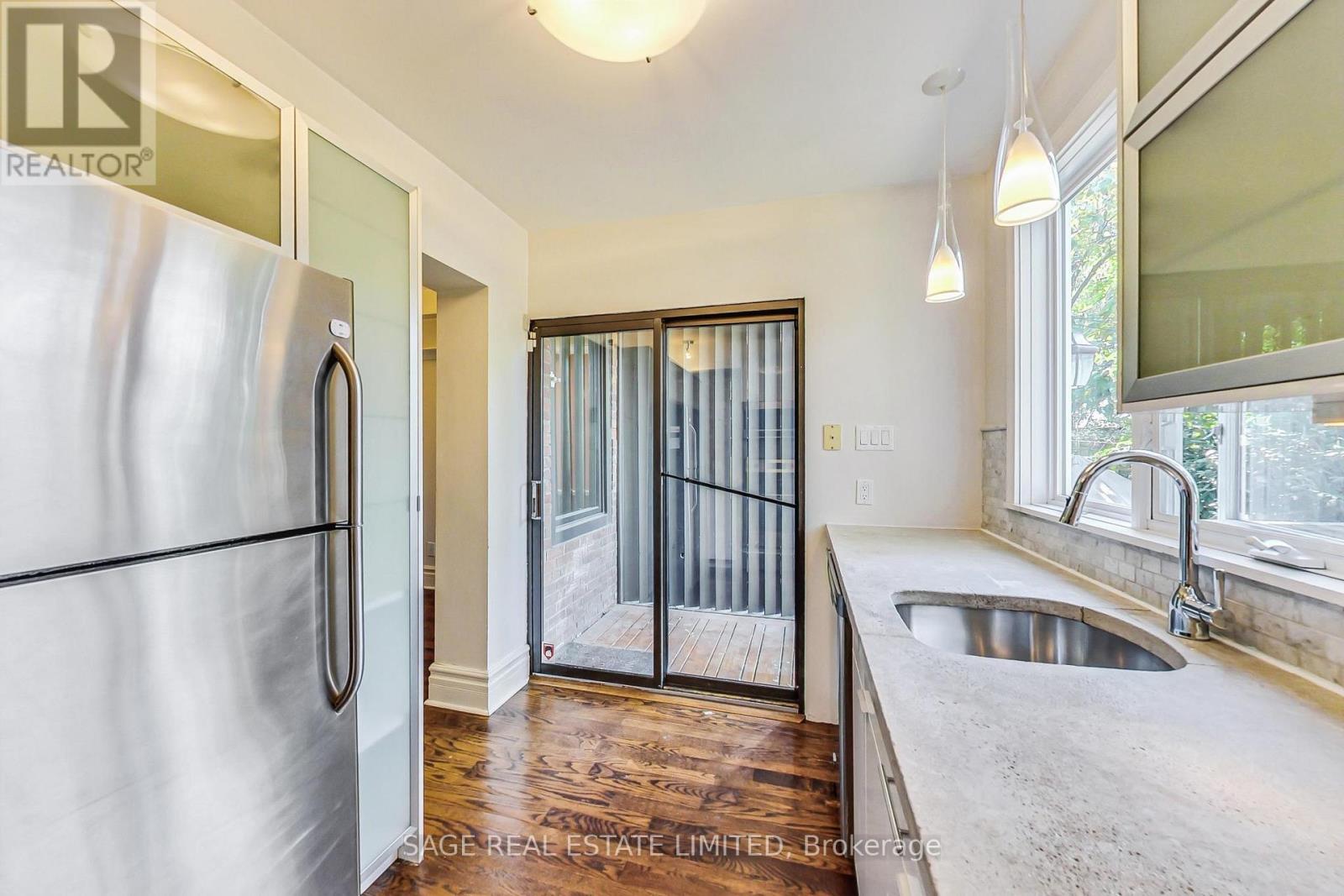 46 ALBERTA AVENUE - 11