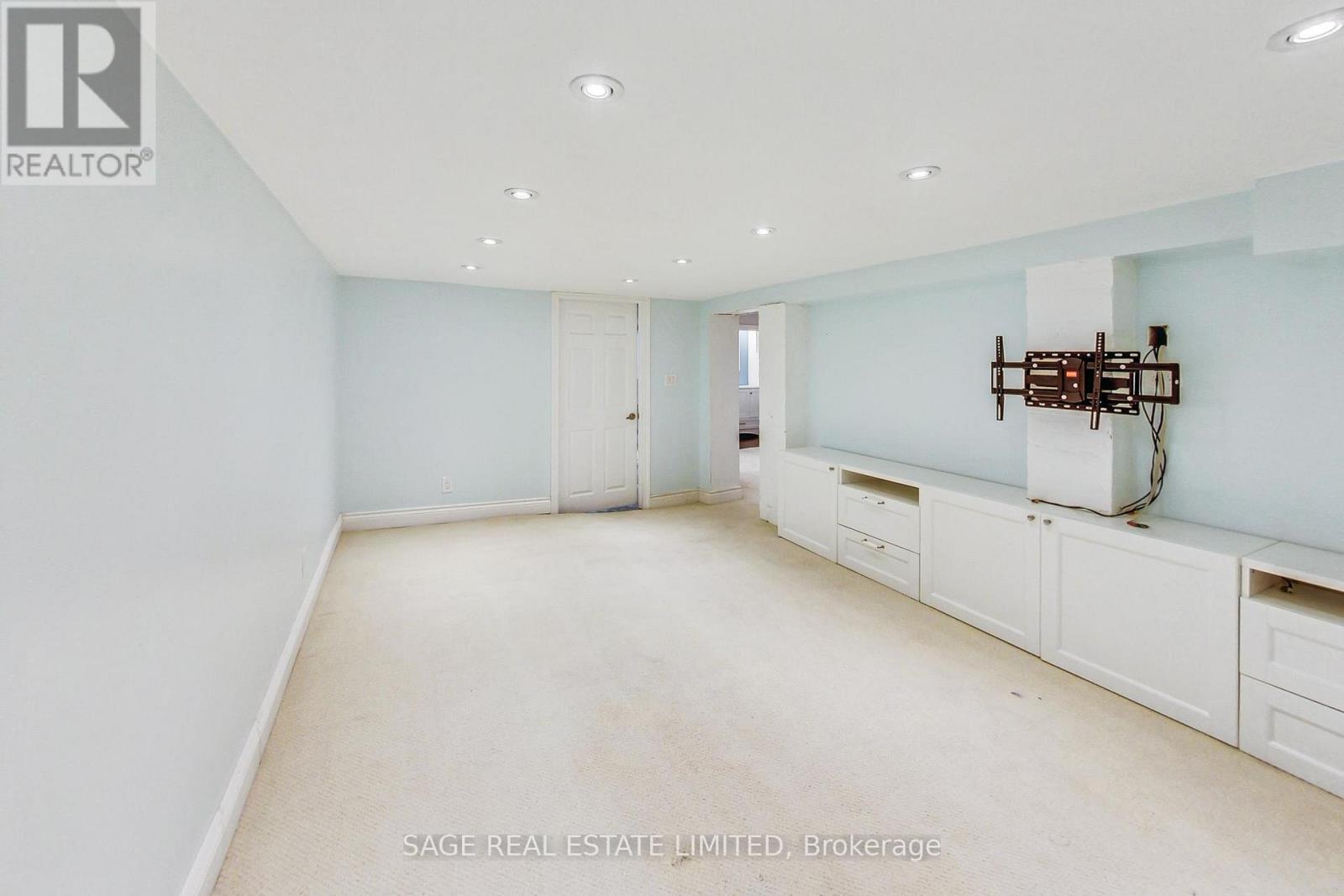 46 ALBERTA AVENUE - 38