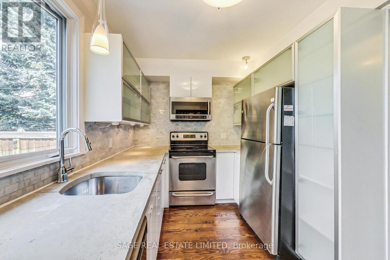 46 ALBERTA AVENUE - 9