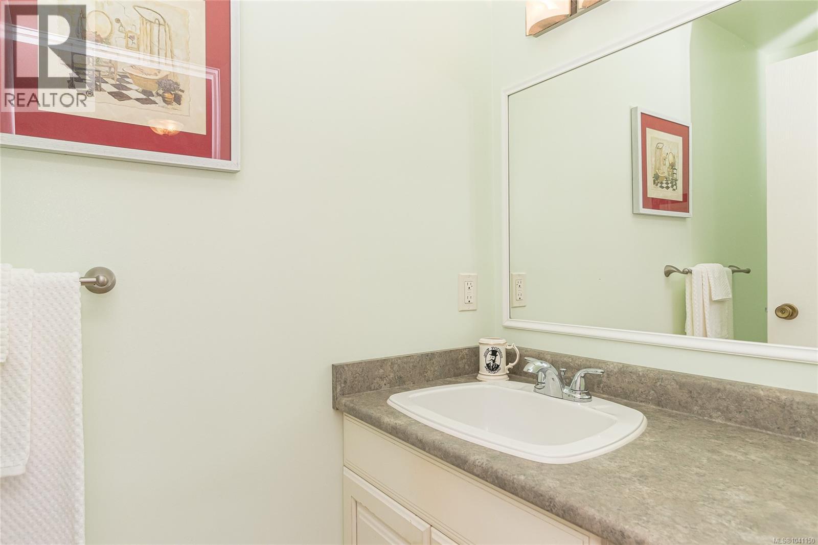 1 4391 Torquay Drive, Saanich