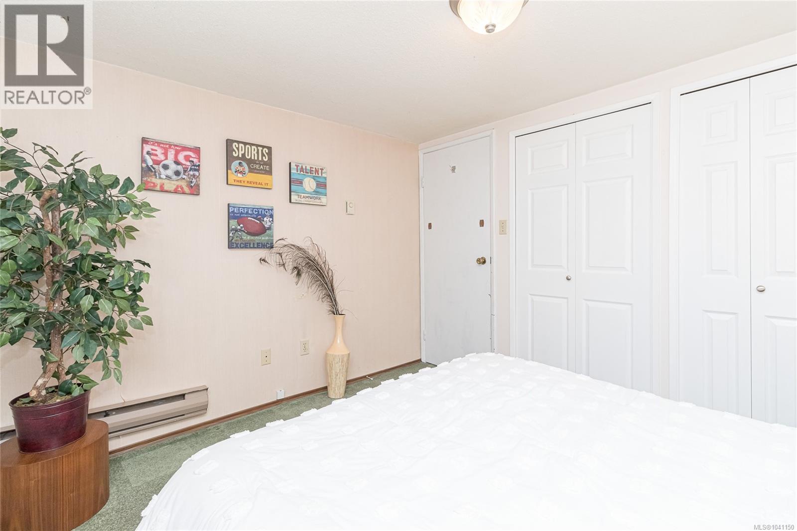 1 4391 Torquay Drive, Saanich