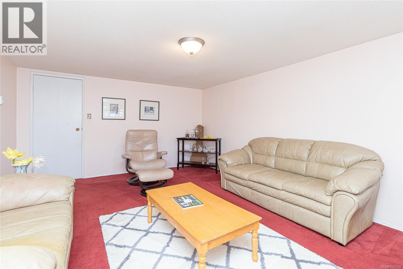 1 4391 Torquay Drive, Saanich