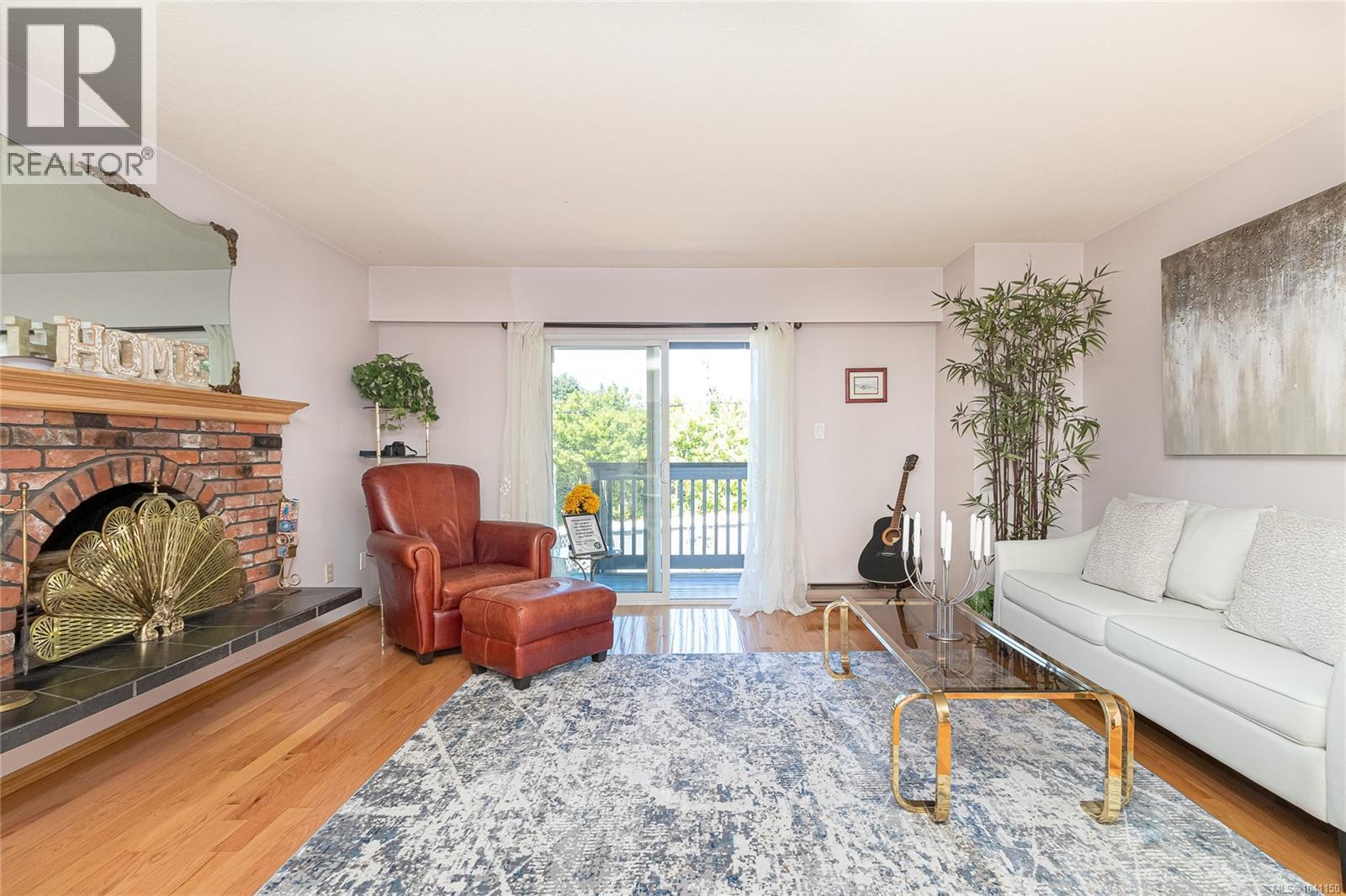1 4391 Torquay Drive, Saanich